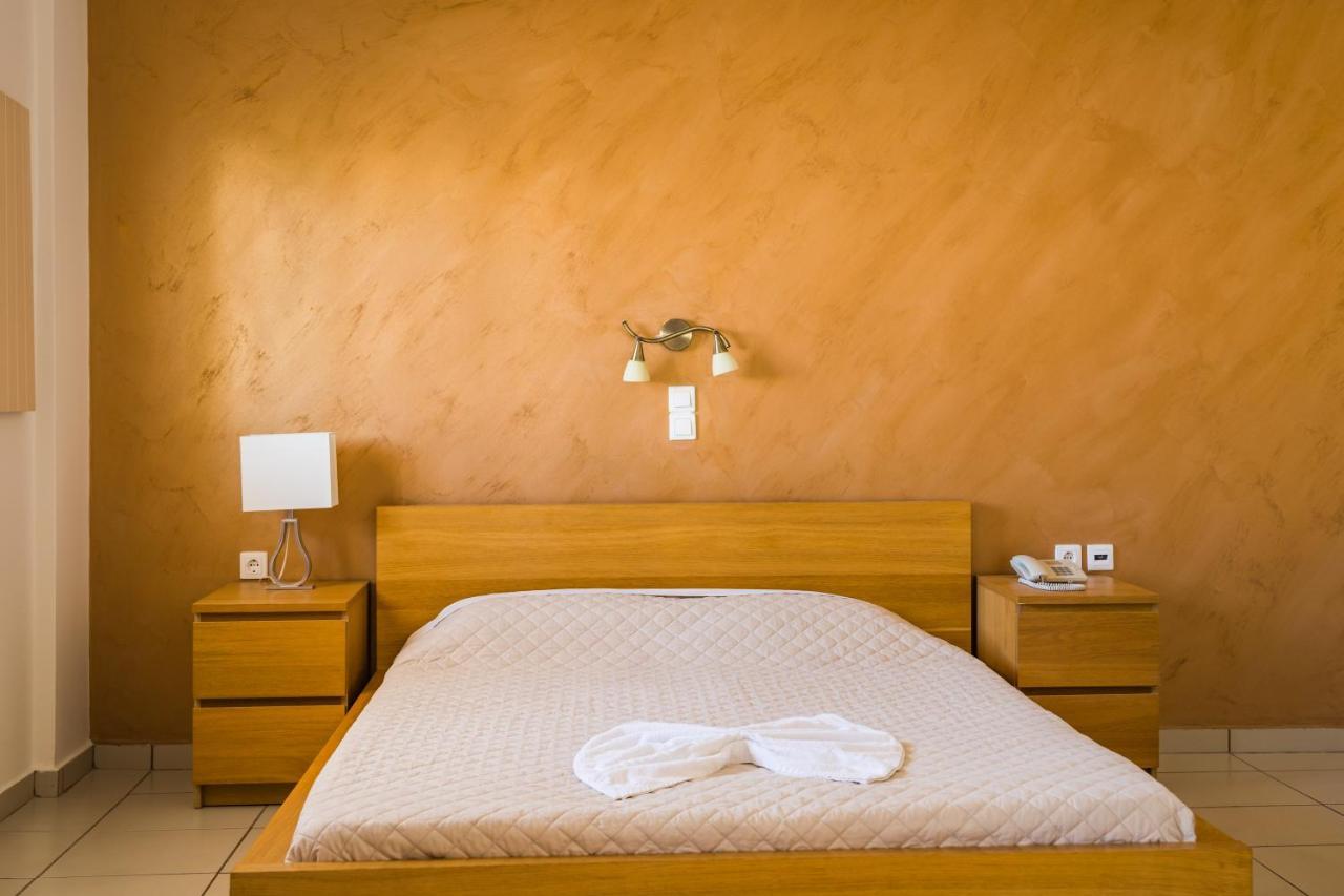Rena Hotel 佩里萨 外观 照片