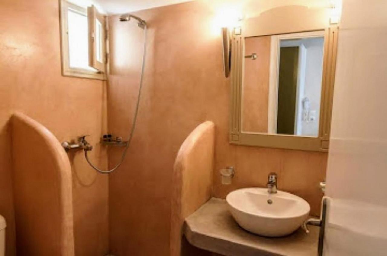 Rena Hotel 佩里萨 外观 照片