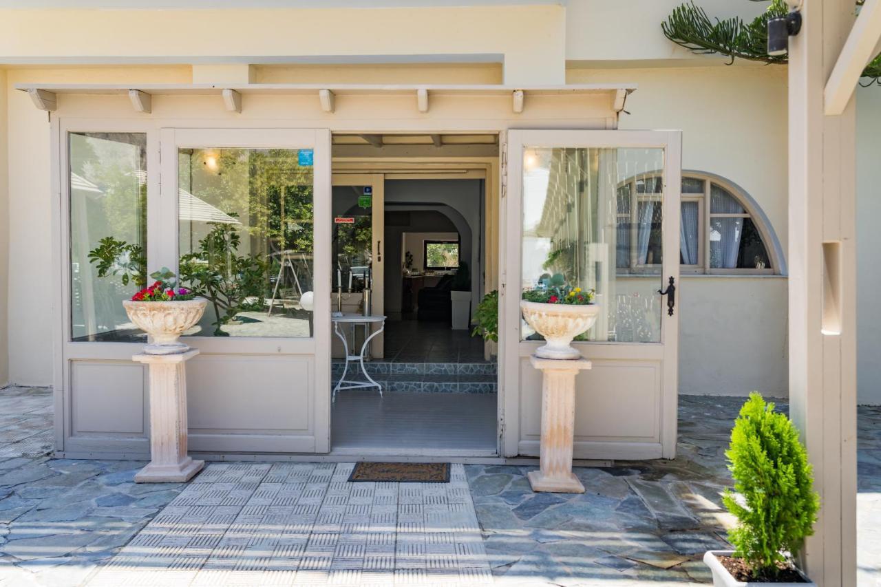 Rena Hotel 佩里萨 外观 照片